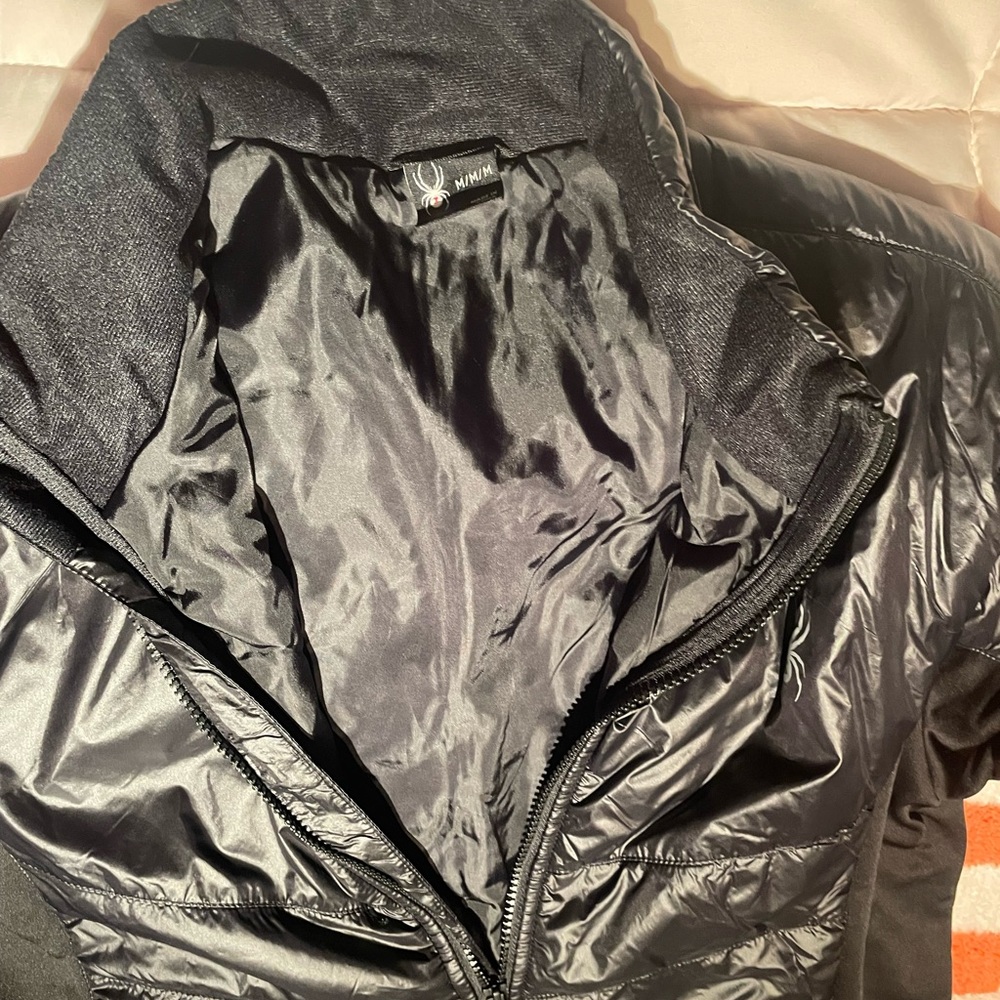 Spyder medium weight jacket. Size medium. Zip pockets, packable. Worn 4 times.